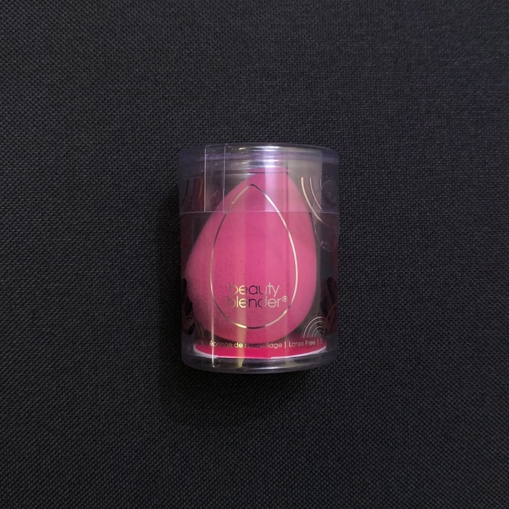 BEAUTYBLENDER Original Beautyblender® Sponge in Limited Edition Electric Violet